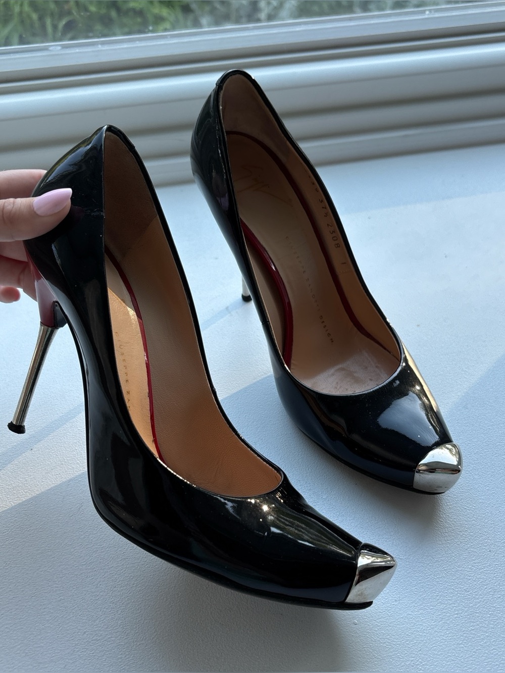 giuseppe zanotti black patent leather heel size 7.5 US. EURO 37.5